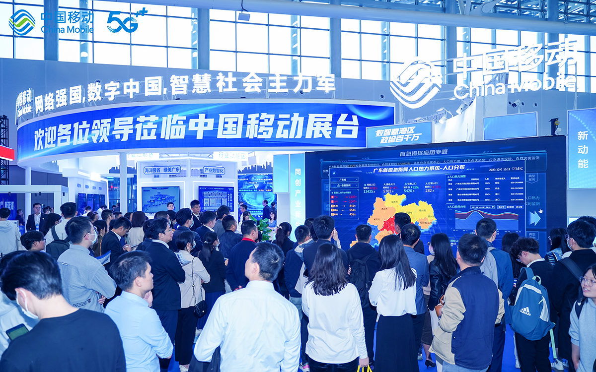 科技未来风格展台设计：展现企业的科技实力与未来愿景