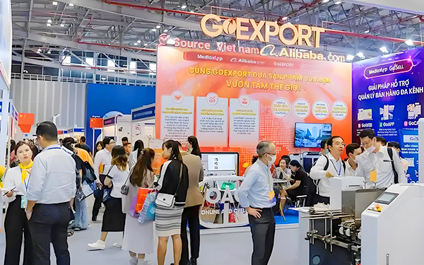 上海展会搭建公司如何平衡色彩和造型来吸引观众？