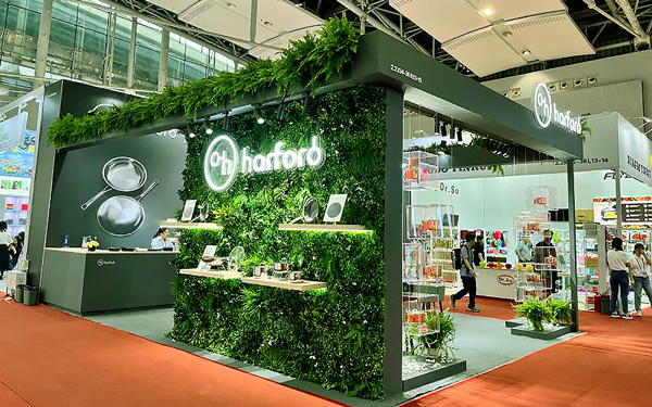 在广交会摊位设计中，使用绿植需要注意哪些问题？