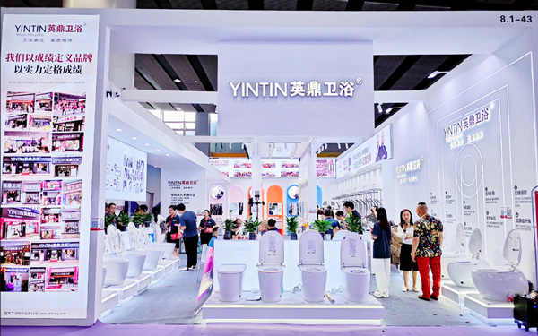 在广交会展位设计中，如何实现展台的多场景应用？